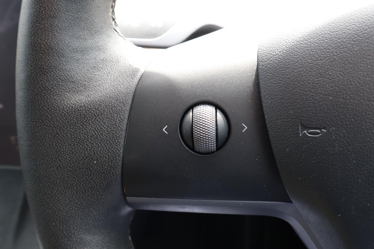 2022 Tesla Model 3 Rear-Wheel Drive image 32