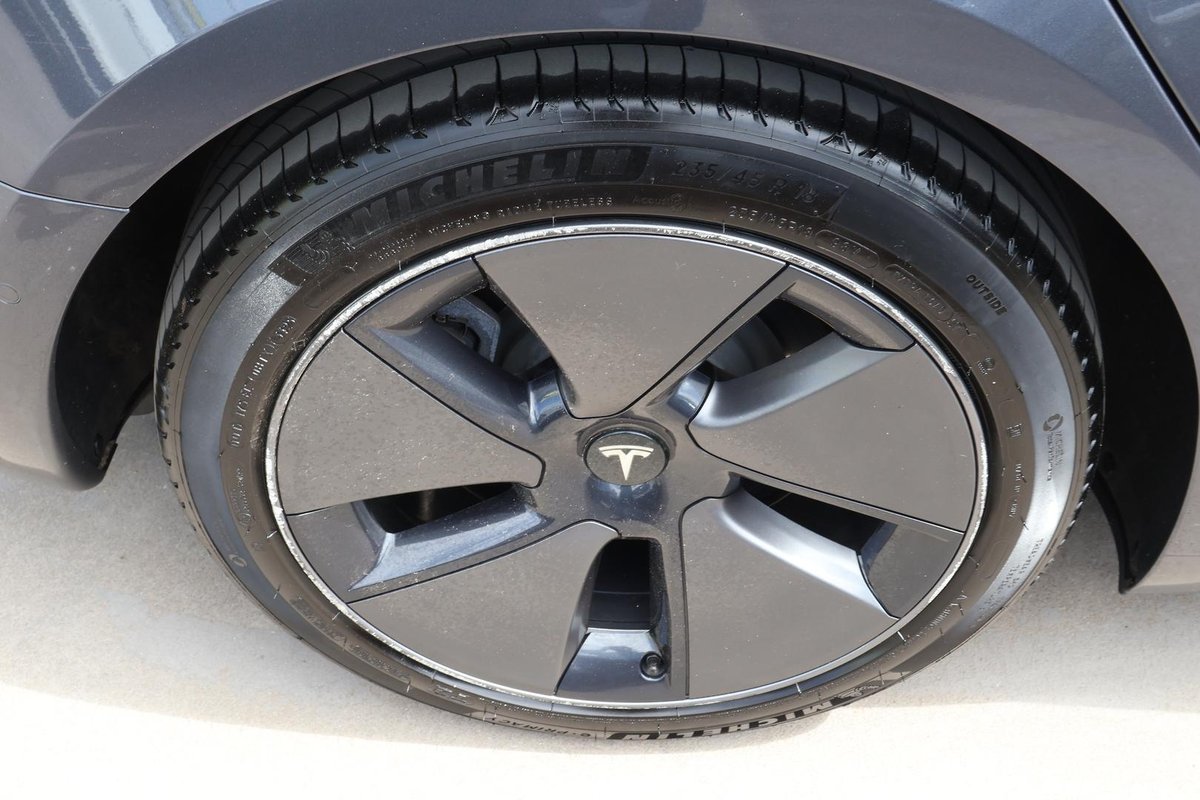 2022 Tesla Model 3 Rear-Wheel Drive image 7
