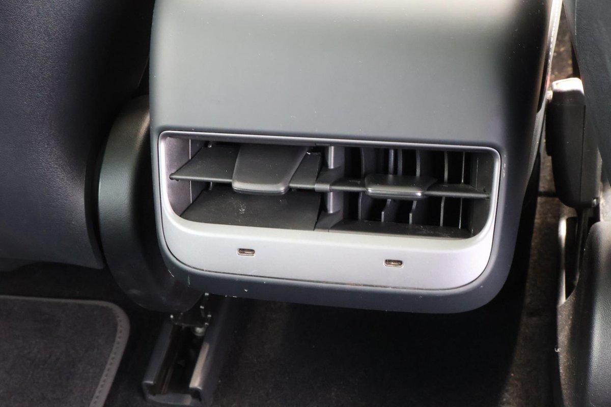 2022 Tesla Model 3 Rear-Wheel Drive image 25