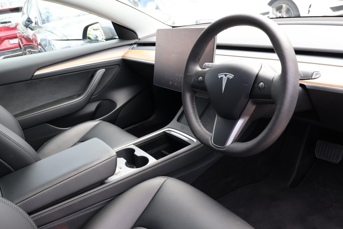 2022 Tesla Model 3 Rear-Wheel Drive image 17