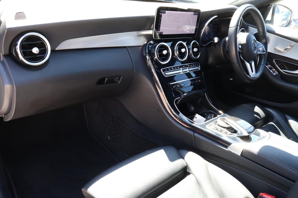 2018 Mercedes-Benz C-Class C300 W205 image 19