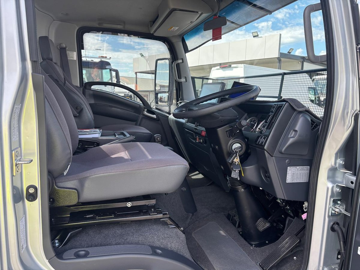 2023 Isuzu N Series NPR 45/55-155 Tradepack image 17