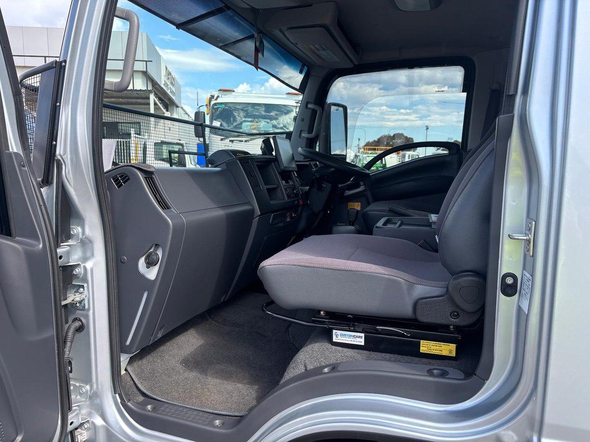 2023 Isuzu N Series NPR 45/55-155 Tradepack image 24