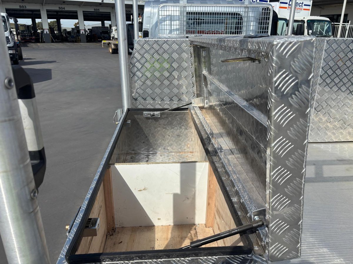 2023 Isuzu N Series NPR 45/55-155 Tradepack image 4