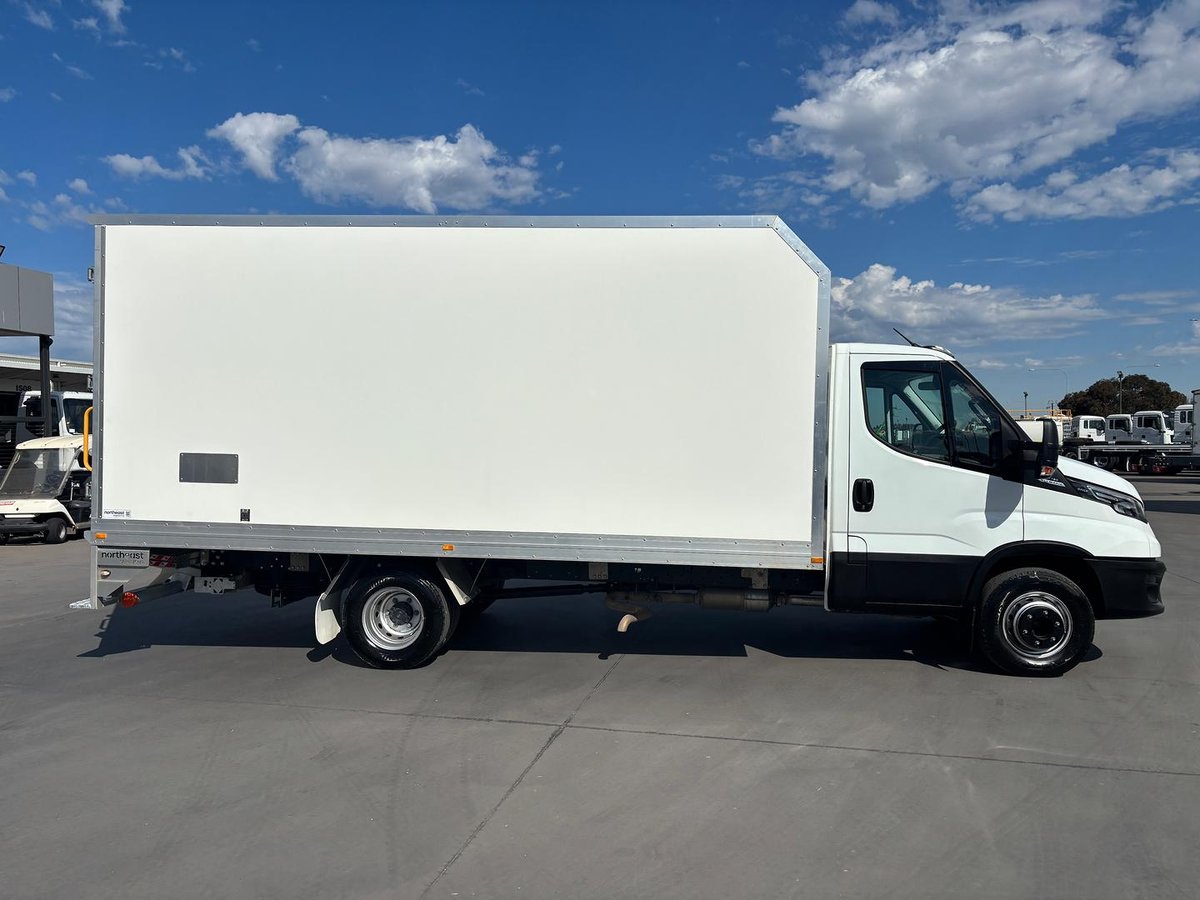 2022 Iveco Daily 70C21 image 11