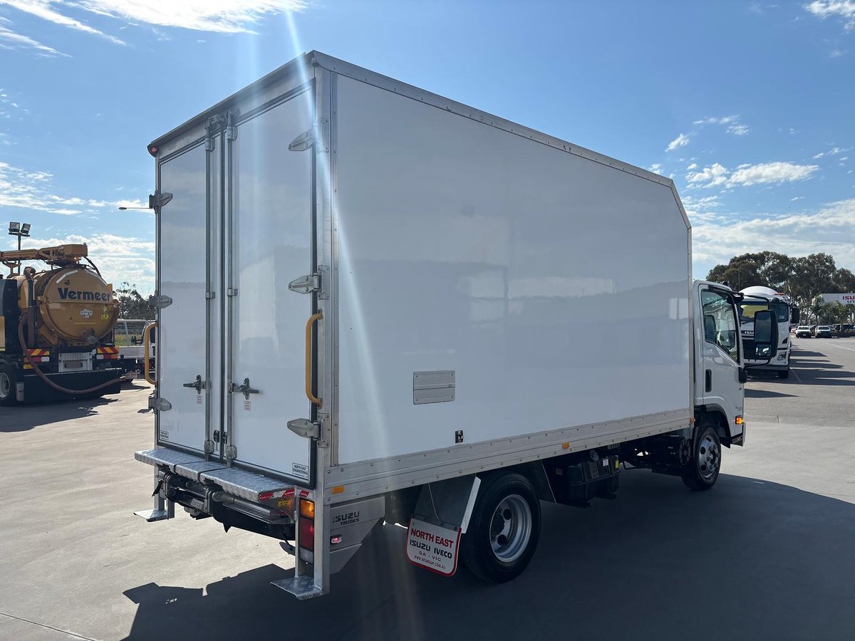 2021 Isuzu N Series NPR 45/55-155 image 6