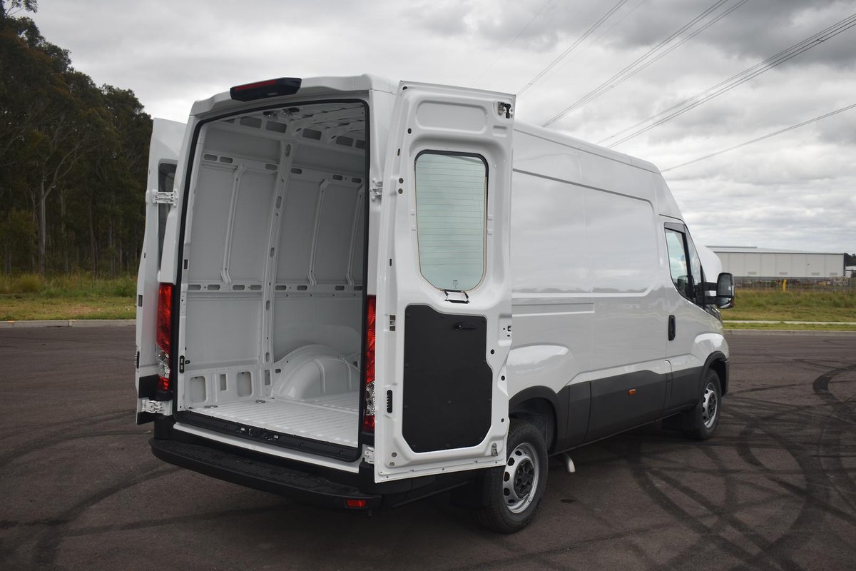 2026 Iveco Daily 35S14V image 11