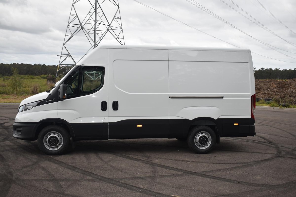 2026 Iveco Daily 35S14V image 2