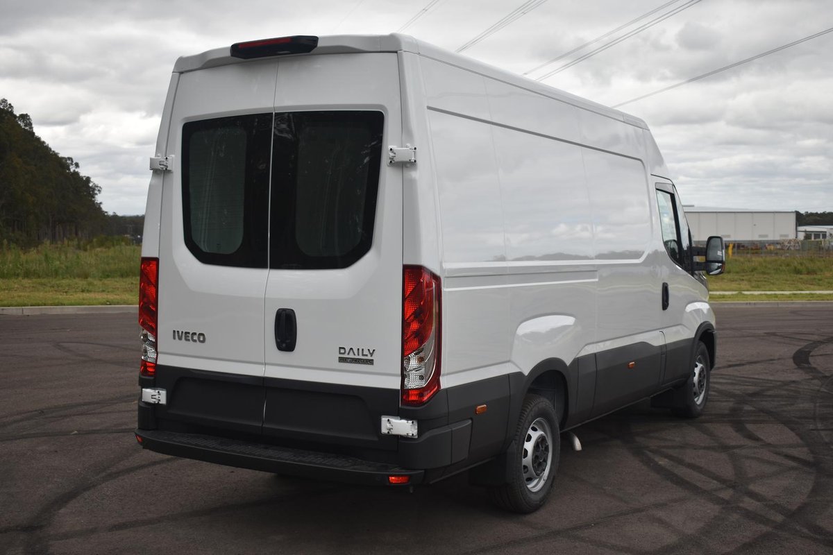 2026 Iveco Daily 35S14V image 6
