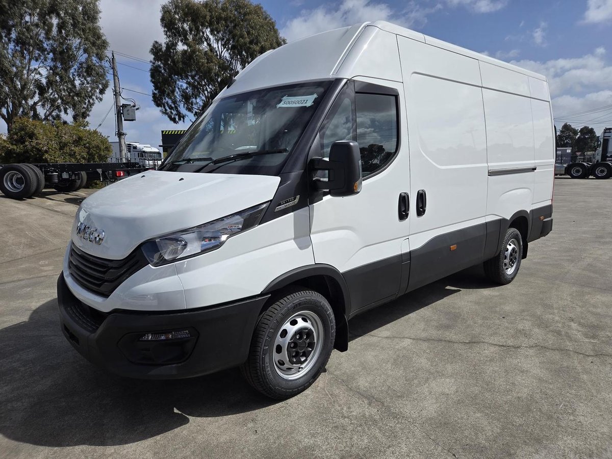 2026 Iveco Daily 35S14V image 3