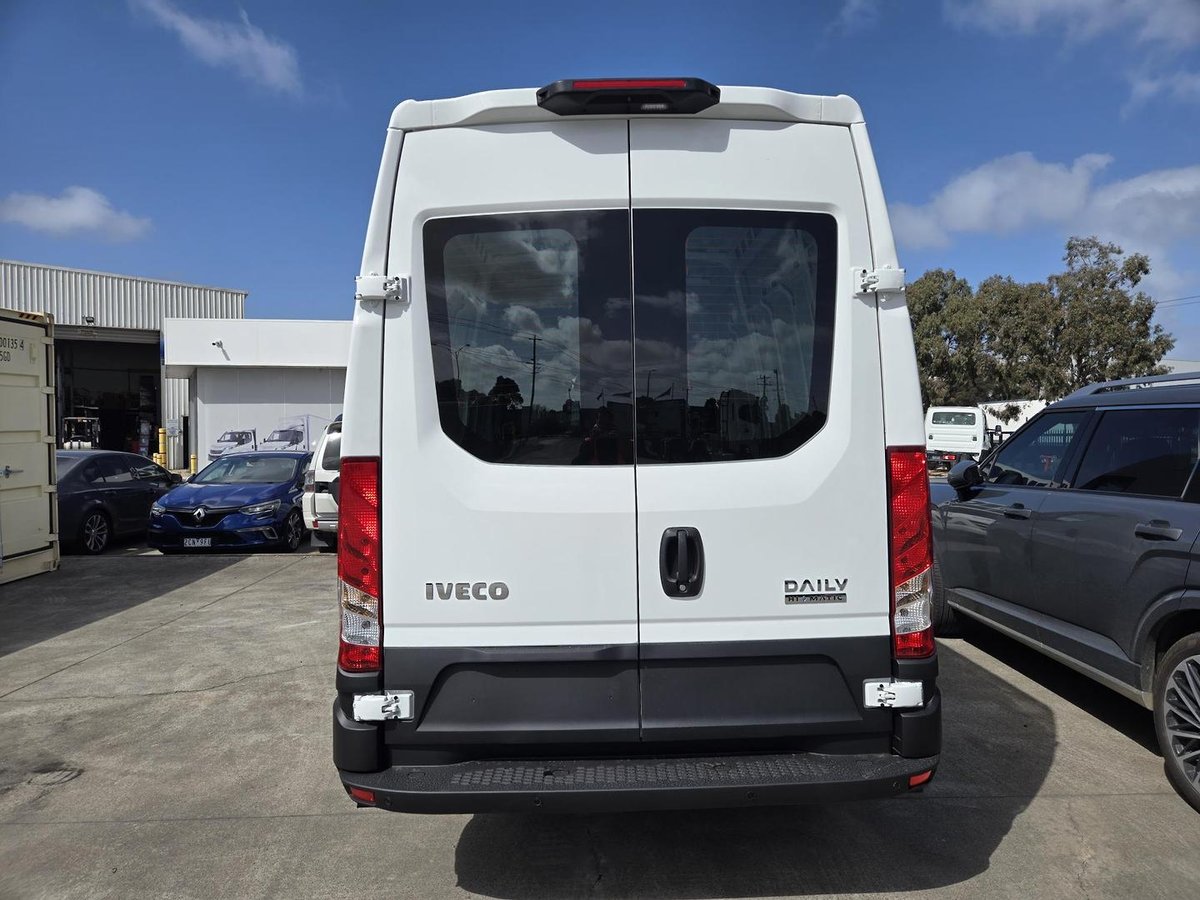 2026 Iveco Daily 35S14V image 6