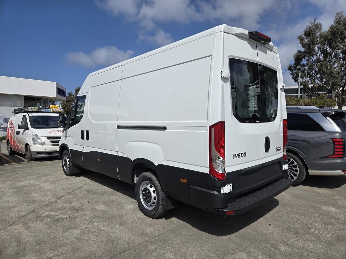 2026 Iveco Daily 35S14V image 5