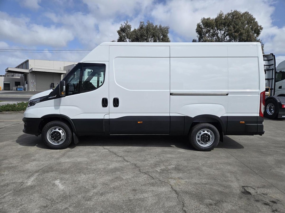 2026 Iveco Daily 35S14V image 4