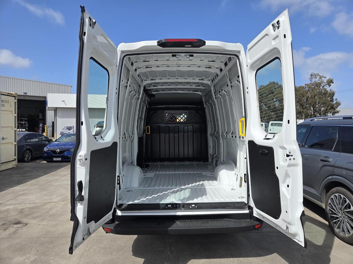 2026 Iveco Daily 35S14V image 9