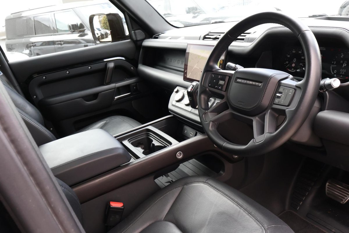 2021 Land Rover Defender 110 D300 X-Dynamic HSE L663 MY22 AWD image 19