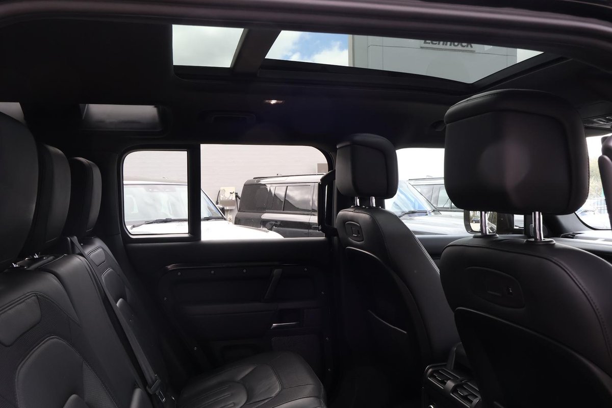 2021 Land Rover Defender 110 D300 X-Dynamic HSE L663 MY22 AWD image 18