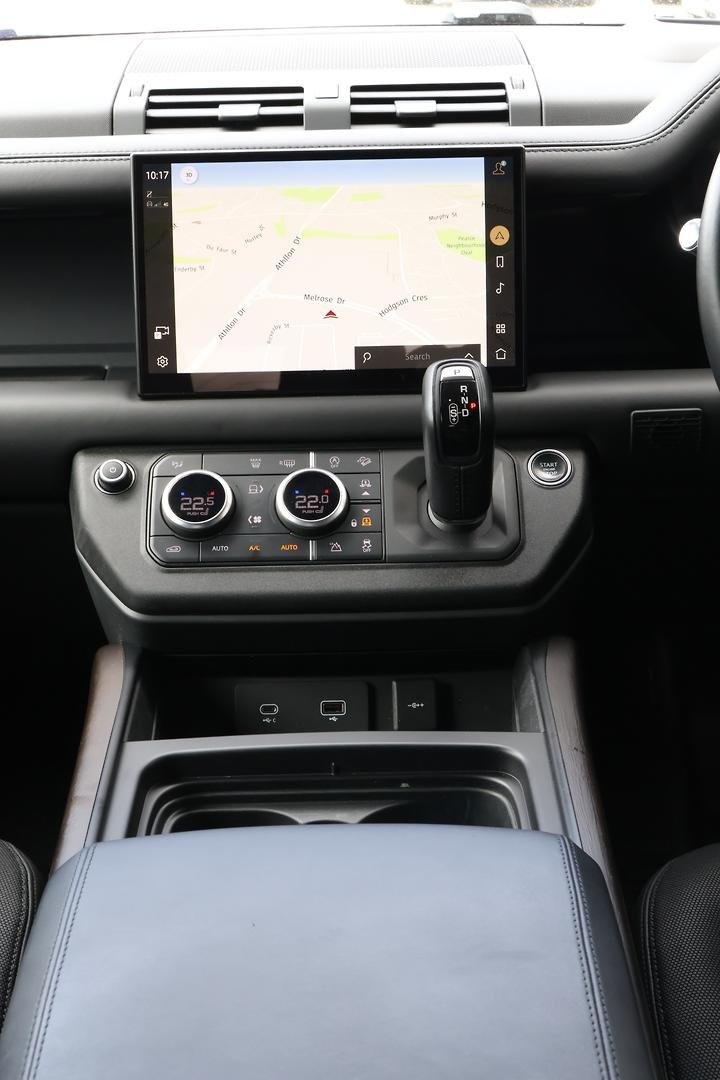 2021 Land Rover Defender 110 D300 X-Dynamic HSE L663 MY22 AWD image 27
