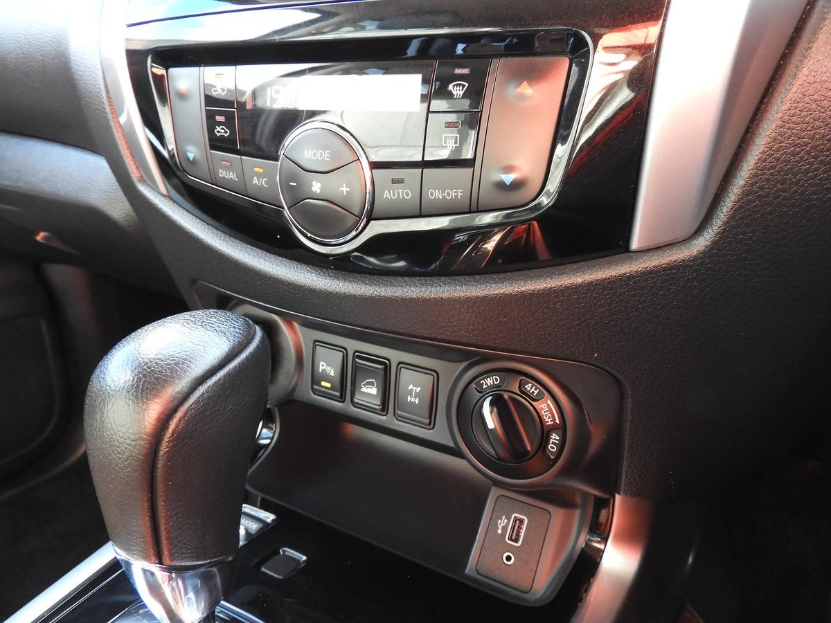 2021 Nissan Navara ST-X D23 MY21.5 4X4 Dual Range image 14
