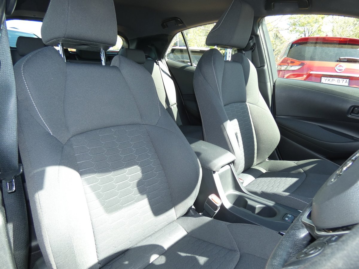 2018 Toyota COROLLA Ascent Sport image 11