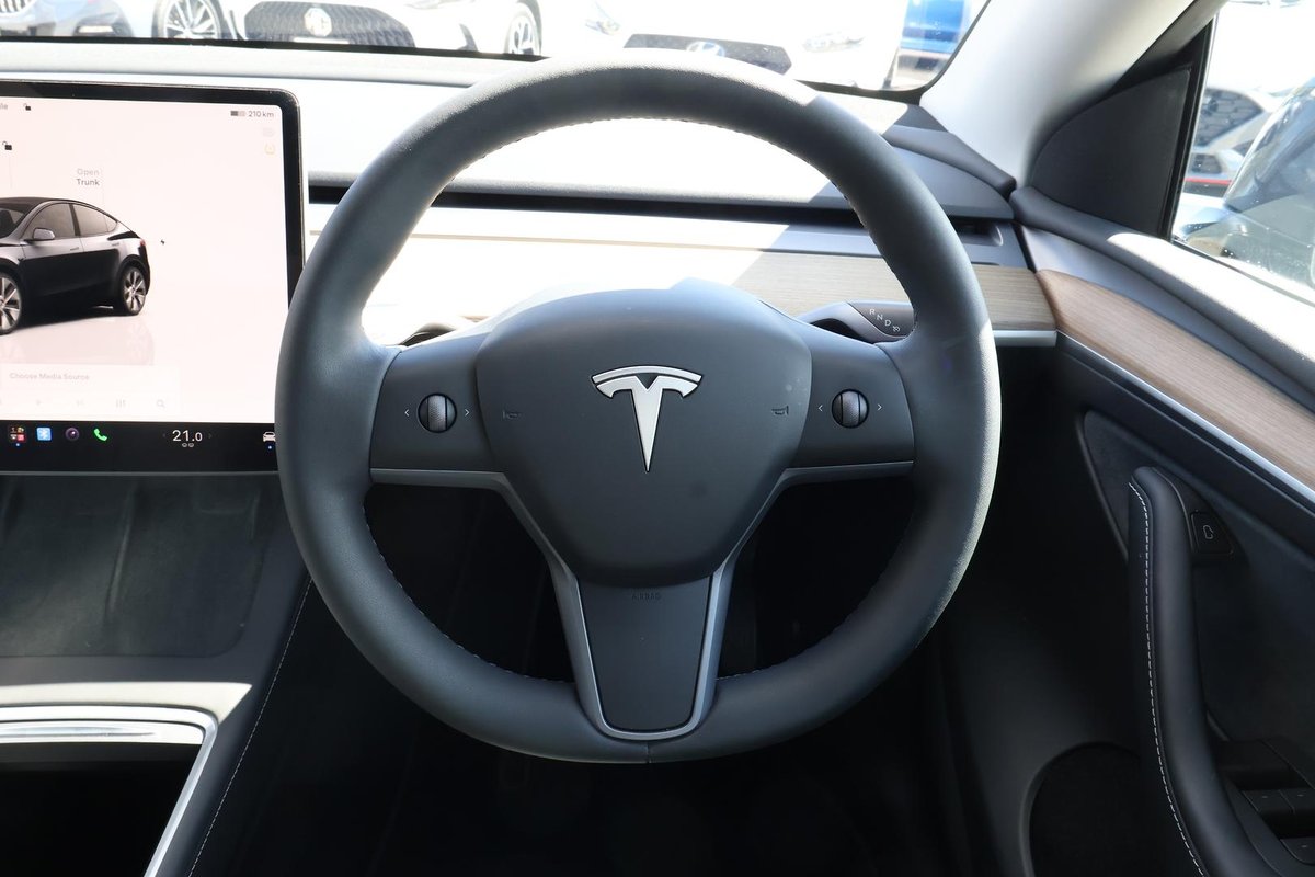 2023 Tesla Model Y Rear-Wheel Drive image 21