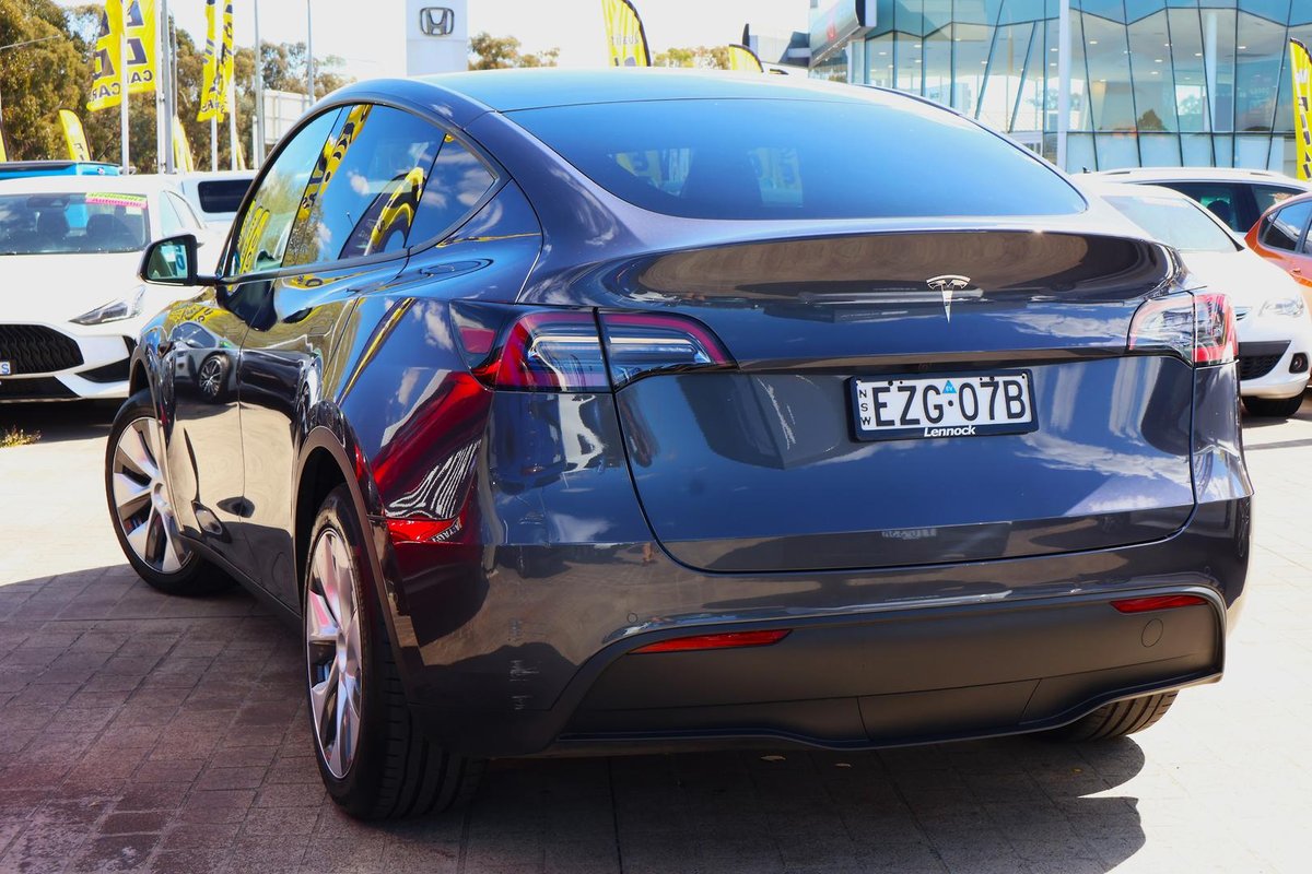 2023 Tesla Model Y Rear-Wheel Drive image 4