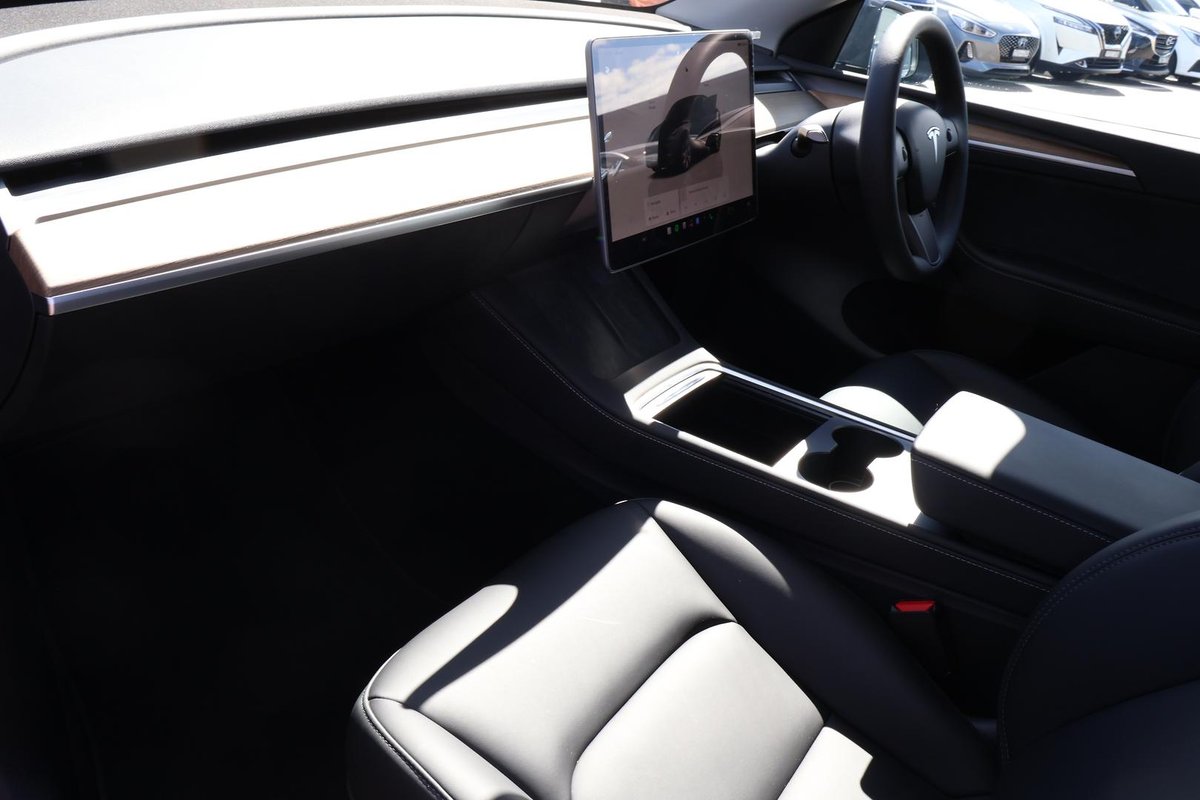 2023 Tesla Model Y Rear-Wheel Drive image 19