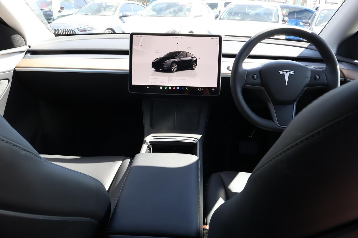 2023 Tesla Model Y Rear-Wheel Drive image 22