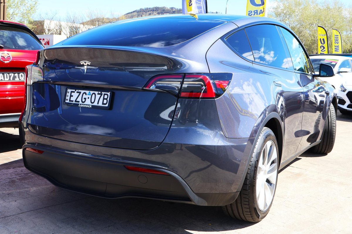 2023 Tesla Model Y Rear-Wheel Drive image 5