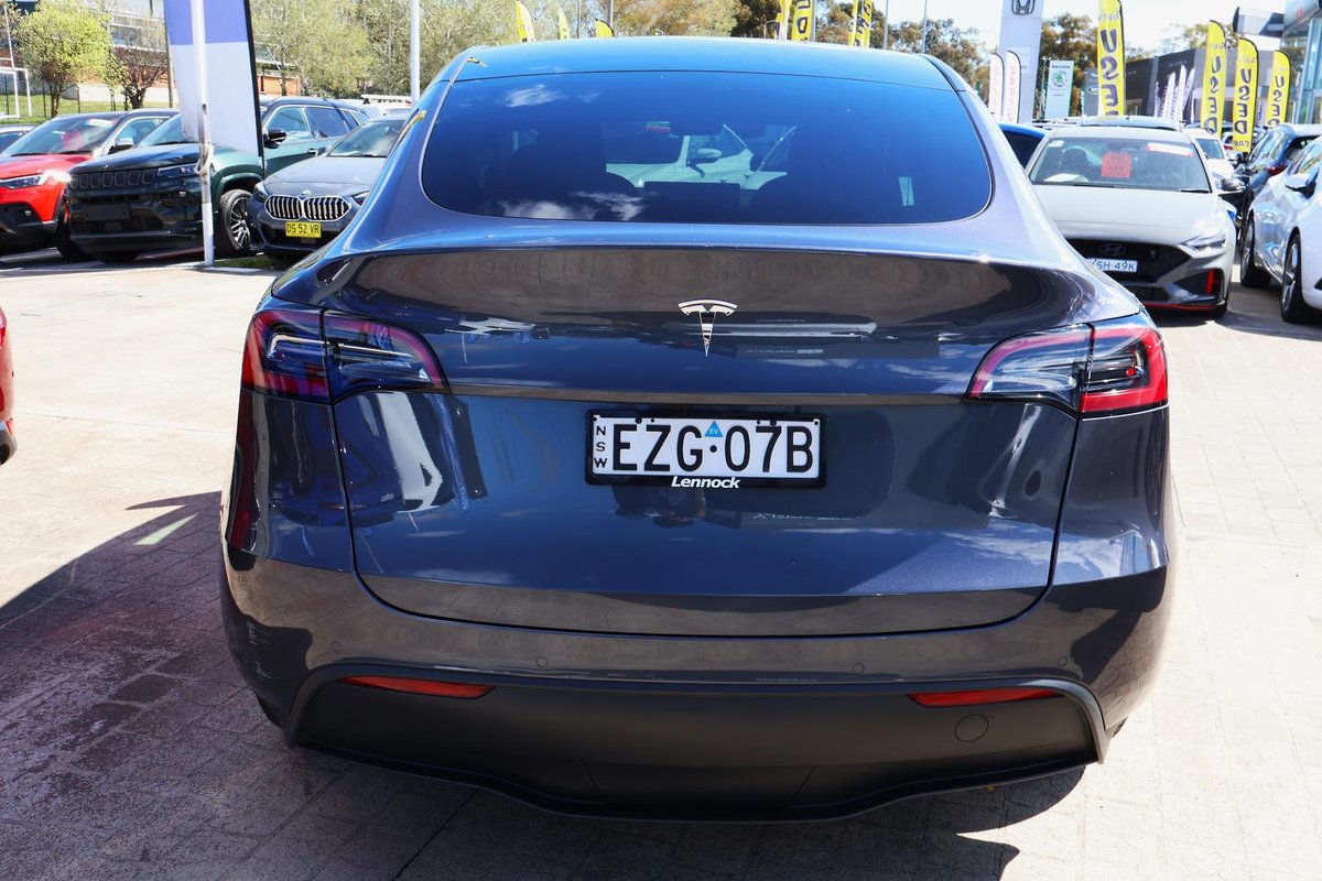 2023 Tesla Model Y Rear-Wheel Drive image 6
