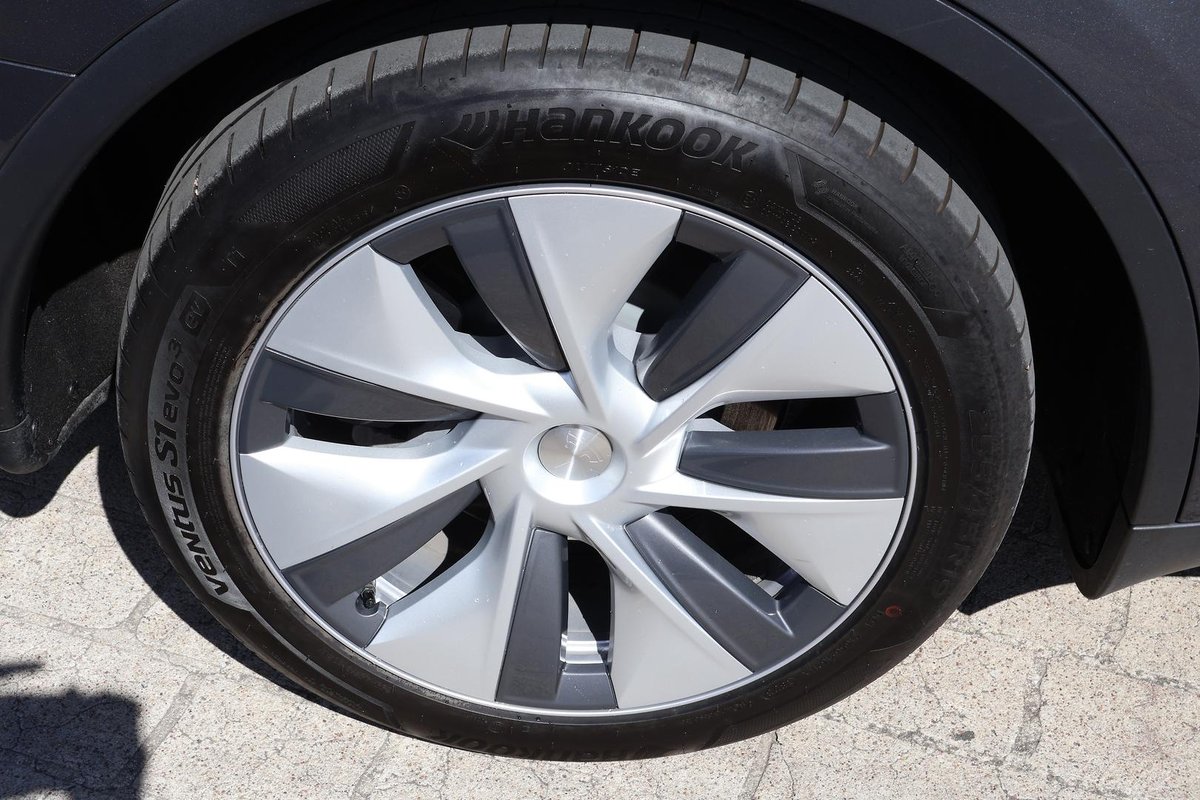 2023 Tesla Model Y Rear-Wheel Drive image 7