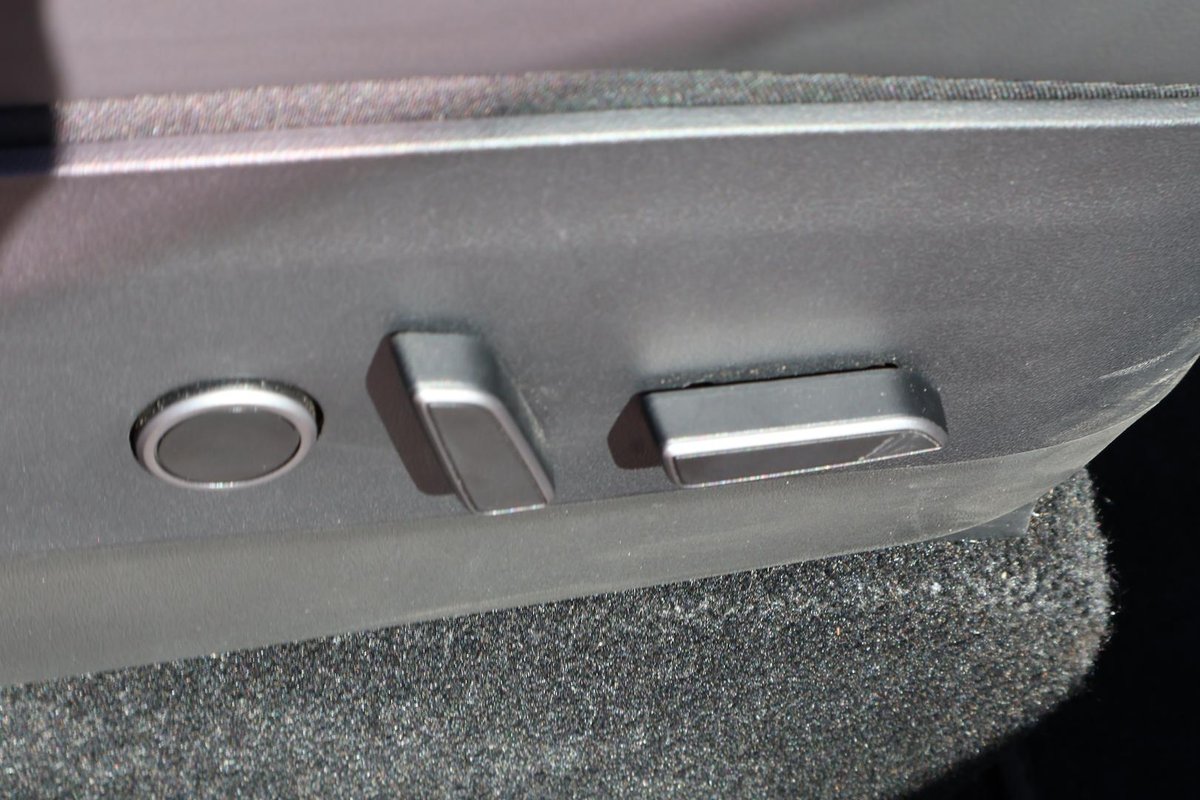 2023 Tesla Model Y Rear-Wheel Drive image 17