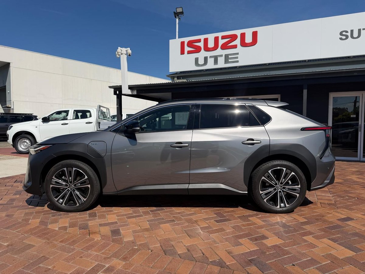 2023 Toyota bZ4X YEAM15R AWD image 4