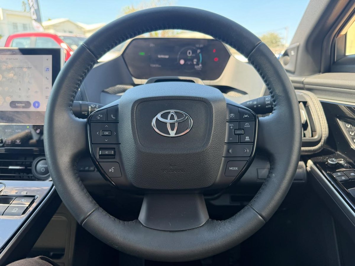 2023 Toyota bZ4X YEAM15R AWD image 8