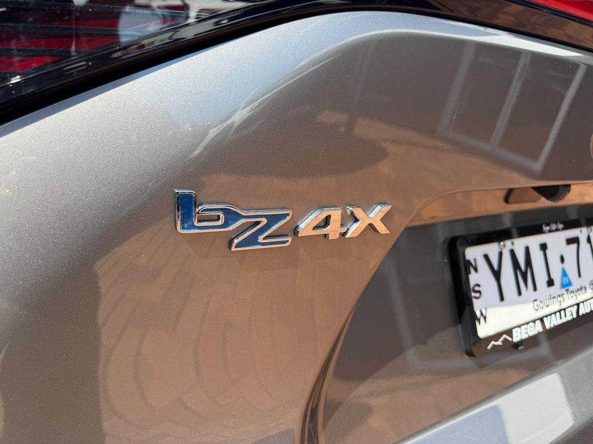 2023 Toyota bZ4X YEAM15R AWD image 10