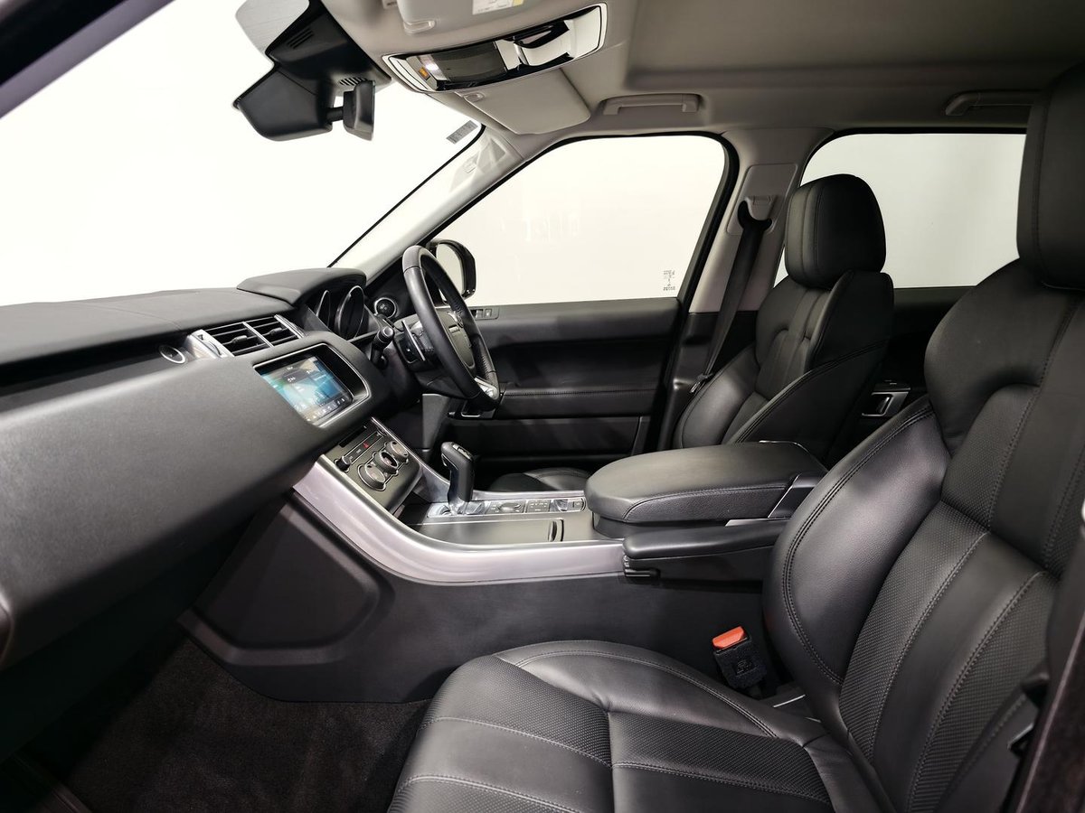 2025 Land Rover Range Rover Sport image 3