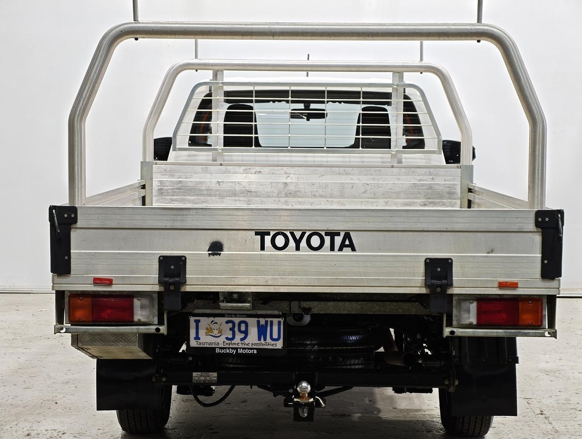 2018 Toyota Hilux Workmate TGN121R 4x2 image 3