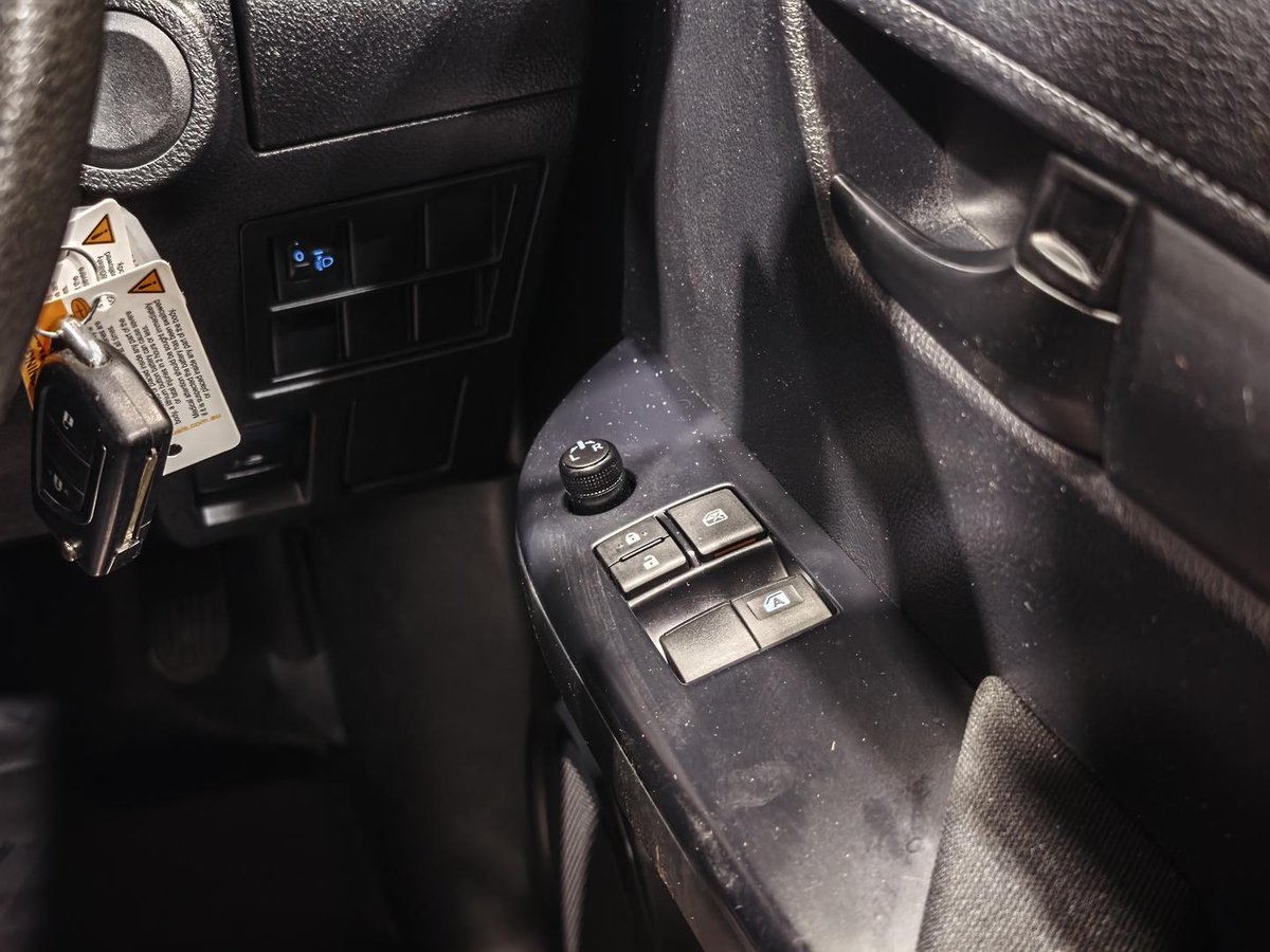 2018 Toyota Hilux Workmate TGN121R 4x2 image 14