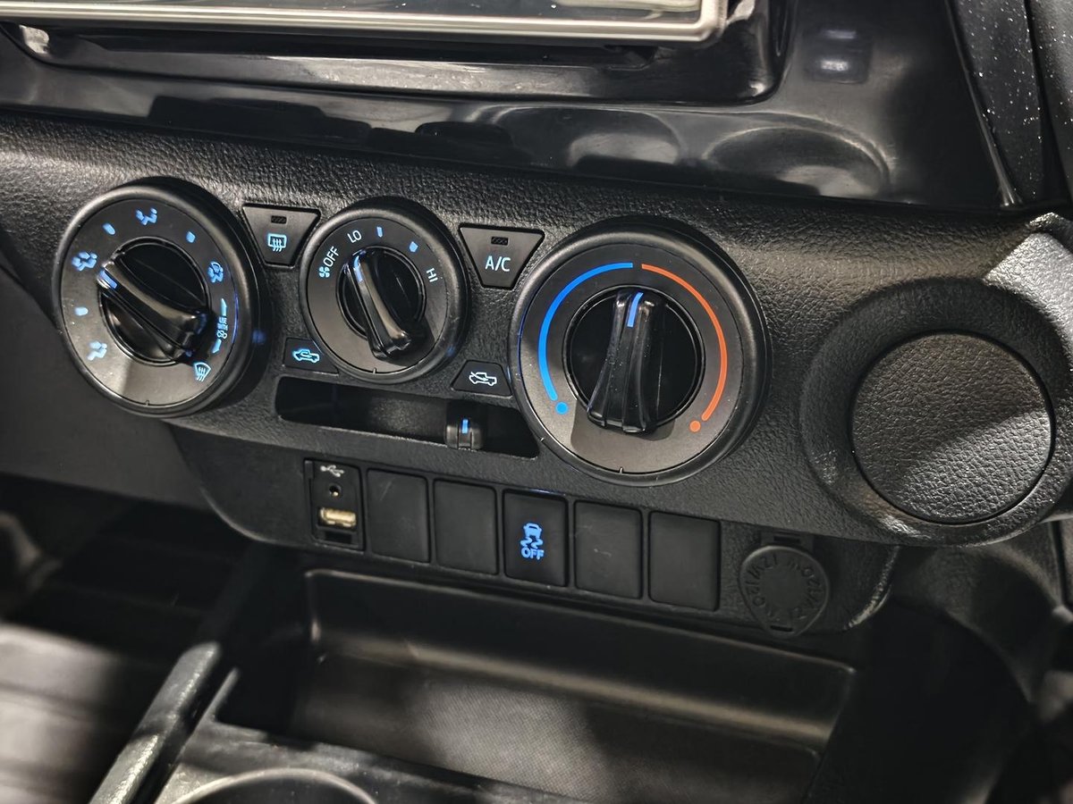 2018 Toyota Hilux Workmate TGN121R 4x2 image 12