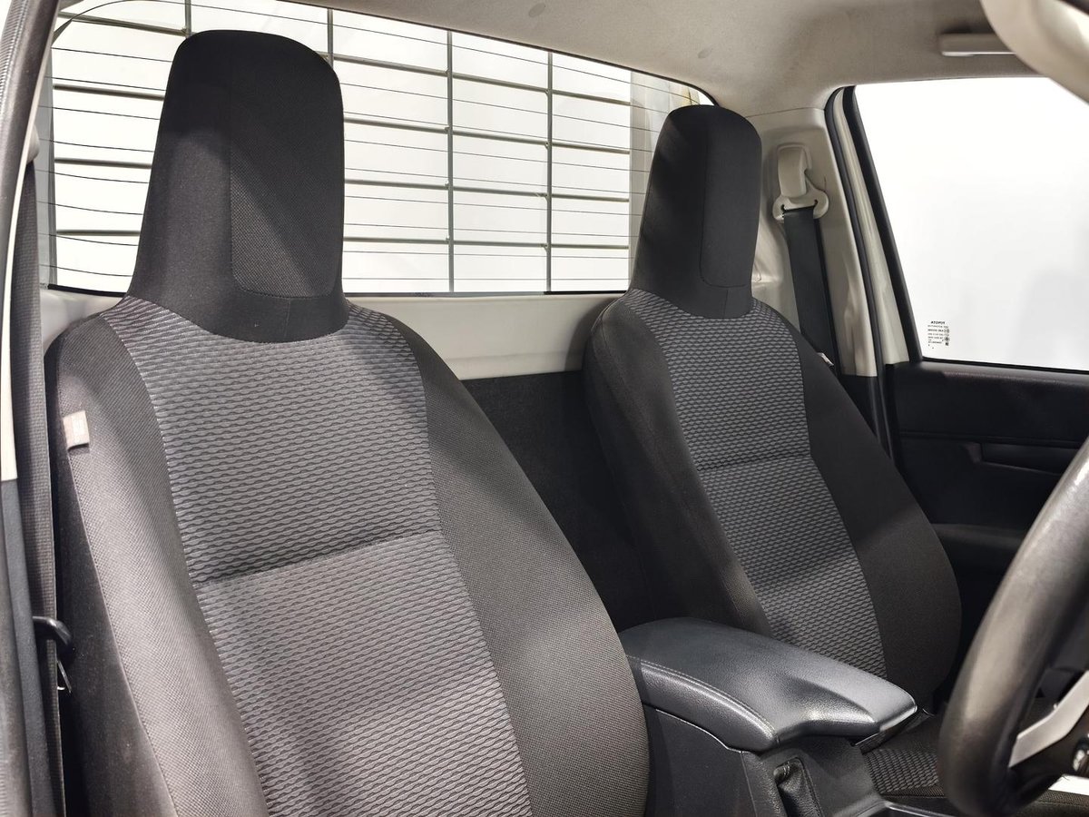 2018 Toyota Hilux Workmate TGN121R 4x2 image 6