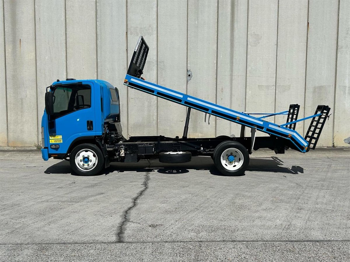 2014 Isuzu N Series NQR 450 image 2