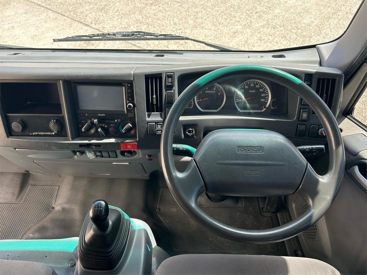 2014 Isuzu N Series NQR 450 image 13