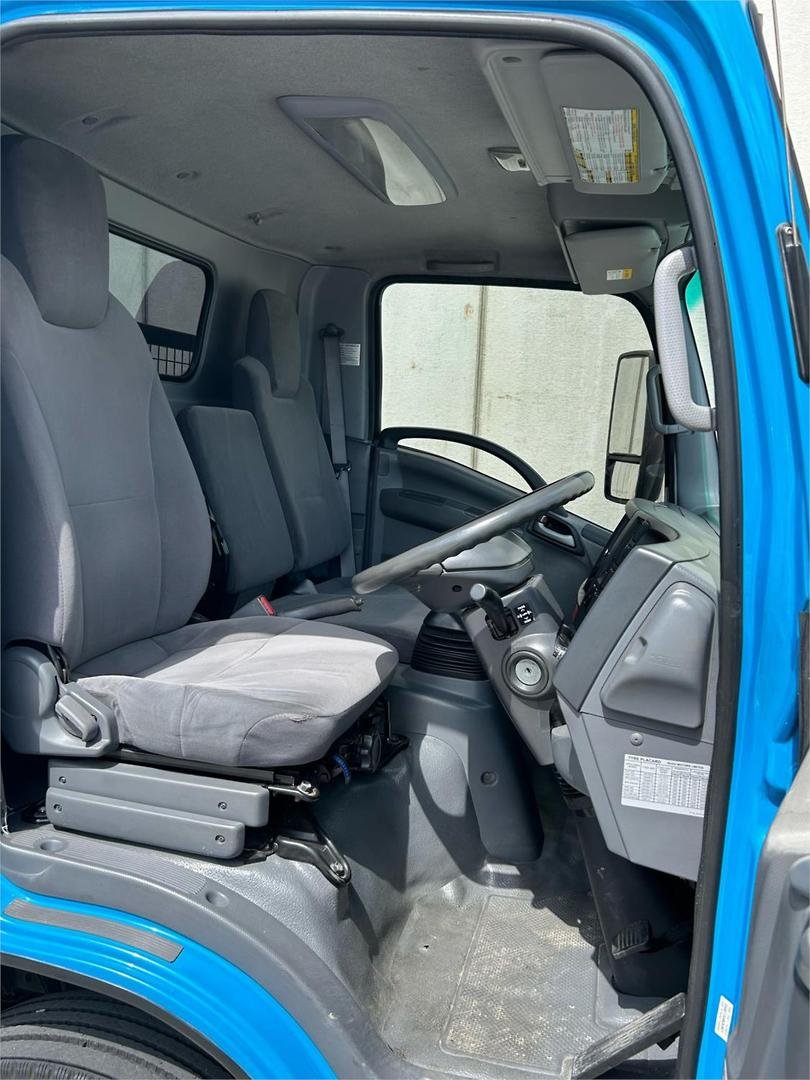 2014 Isuzu N Series NQR 450 image 12