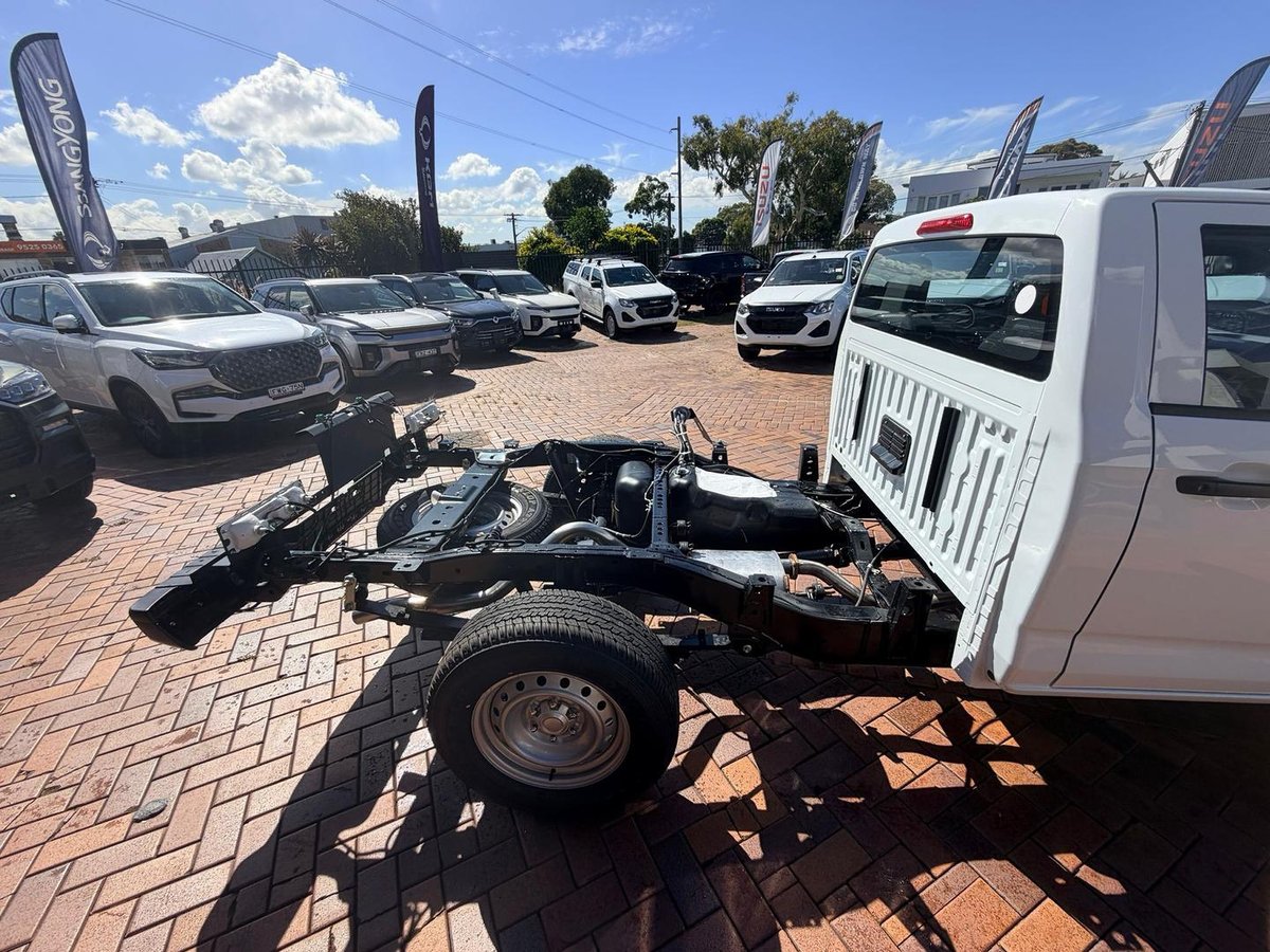 2026 Isuzu D-MAX SX High Ride MY25.5 4x2 image 8