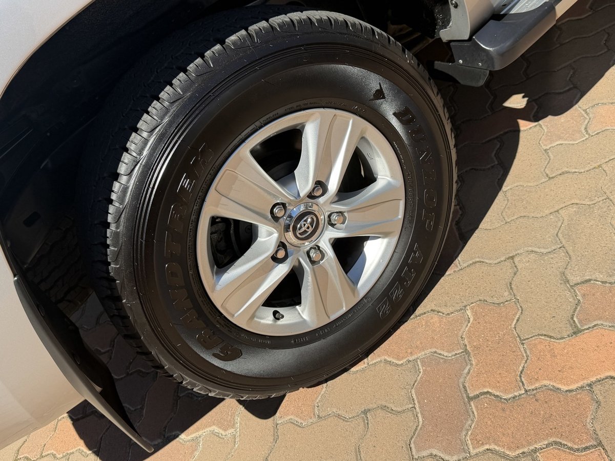 2019 Toyota Landcruiser GXL VDJ200R 4X4 Dual Range image 10