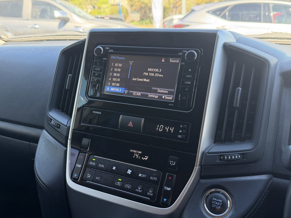 2019 Toyota Landcruiser image 13