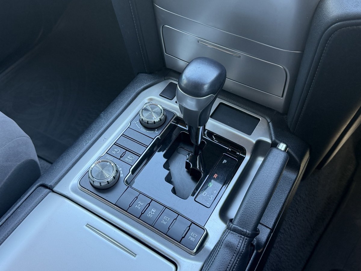 2019 Toyota Landcruiser image 15