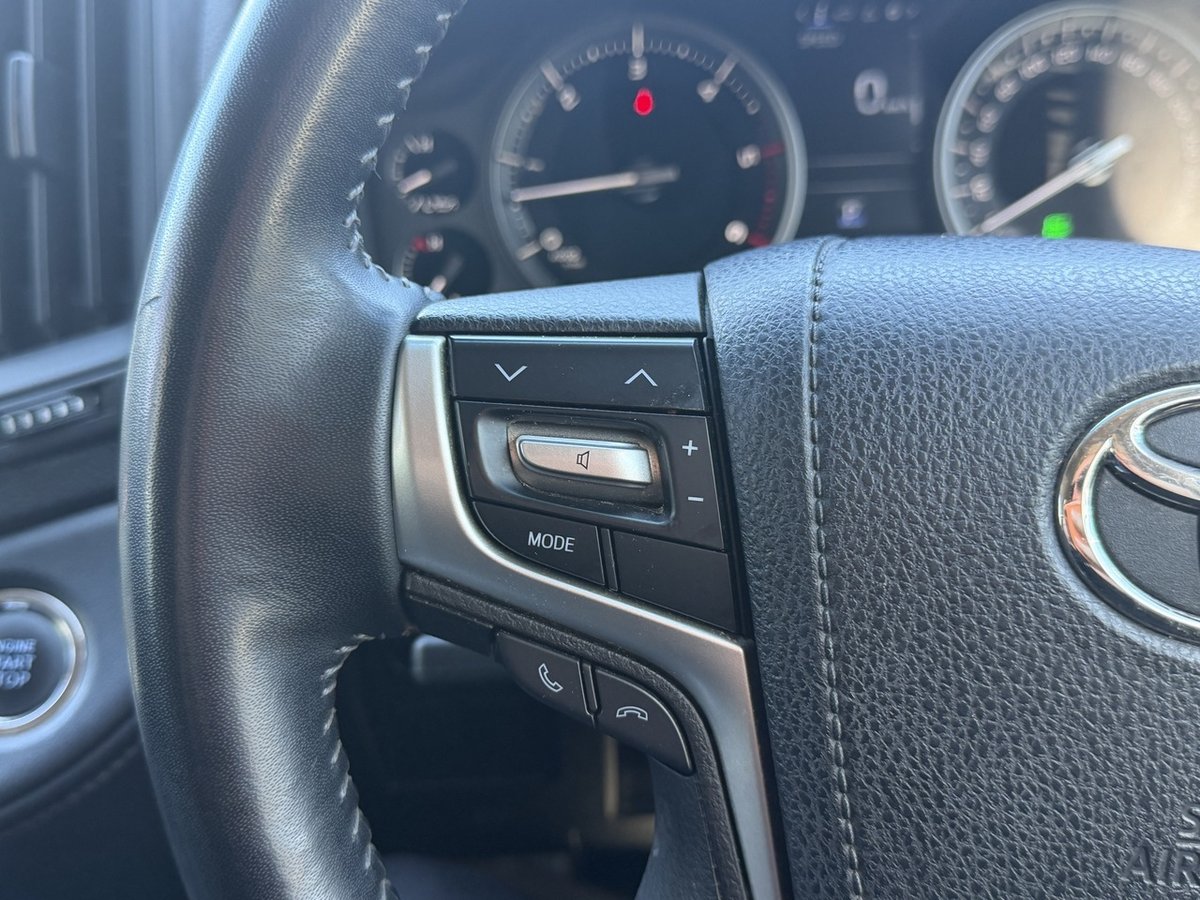 2019 Toyota Landcruiser image 16