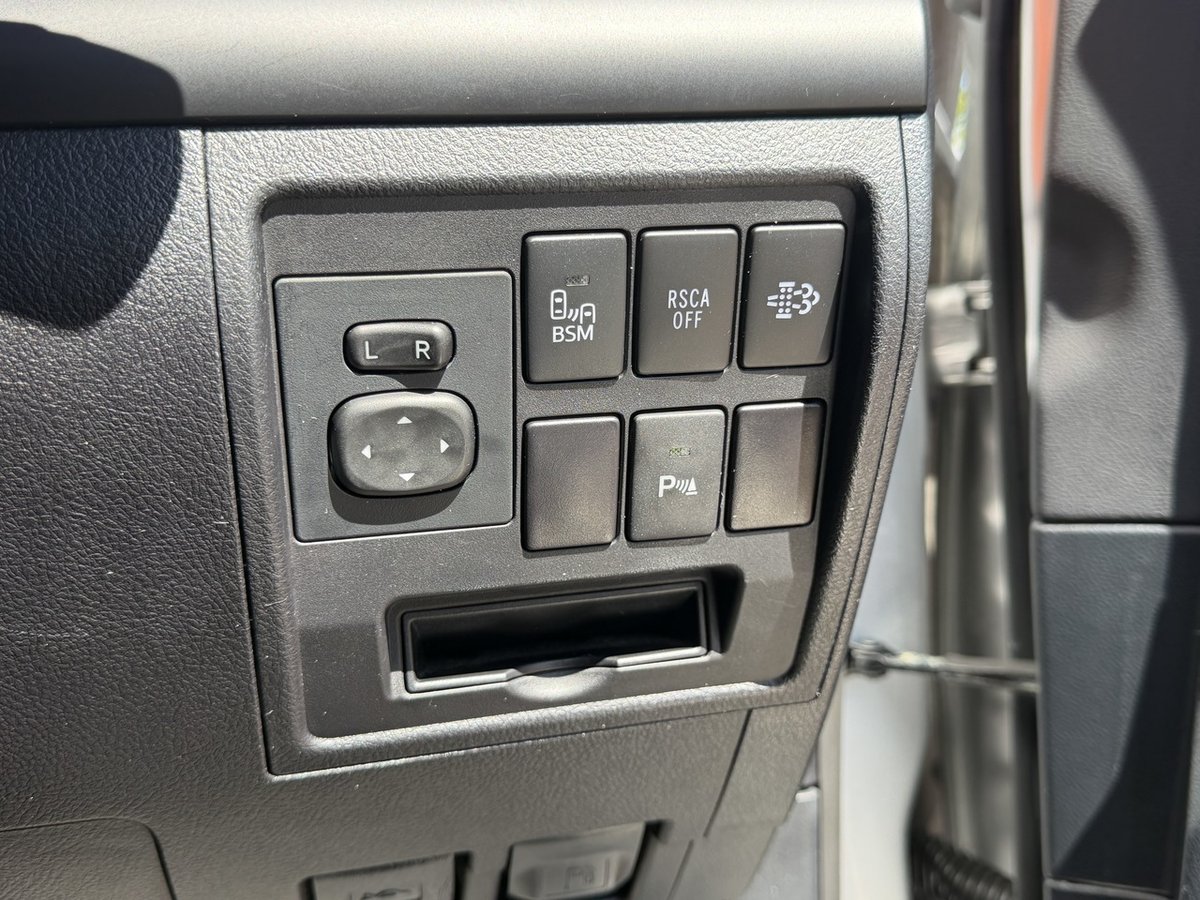 2019 Toyota Landcruiser image 18