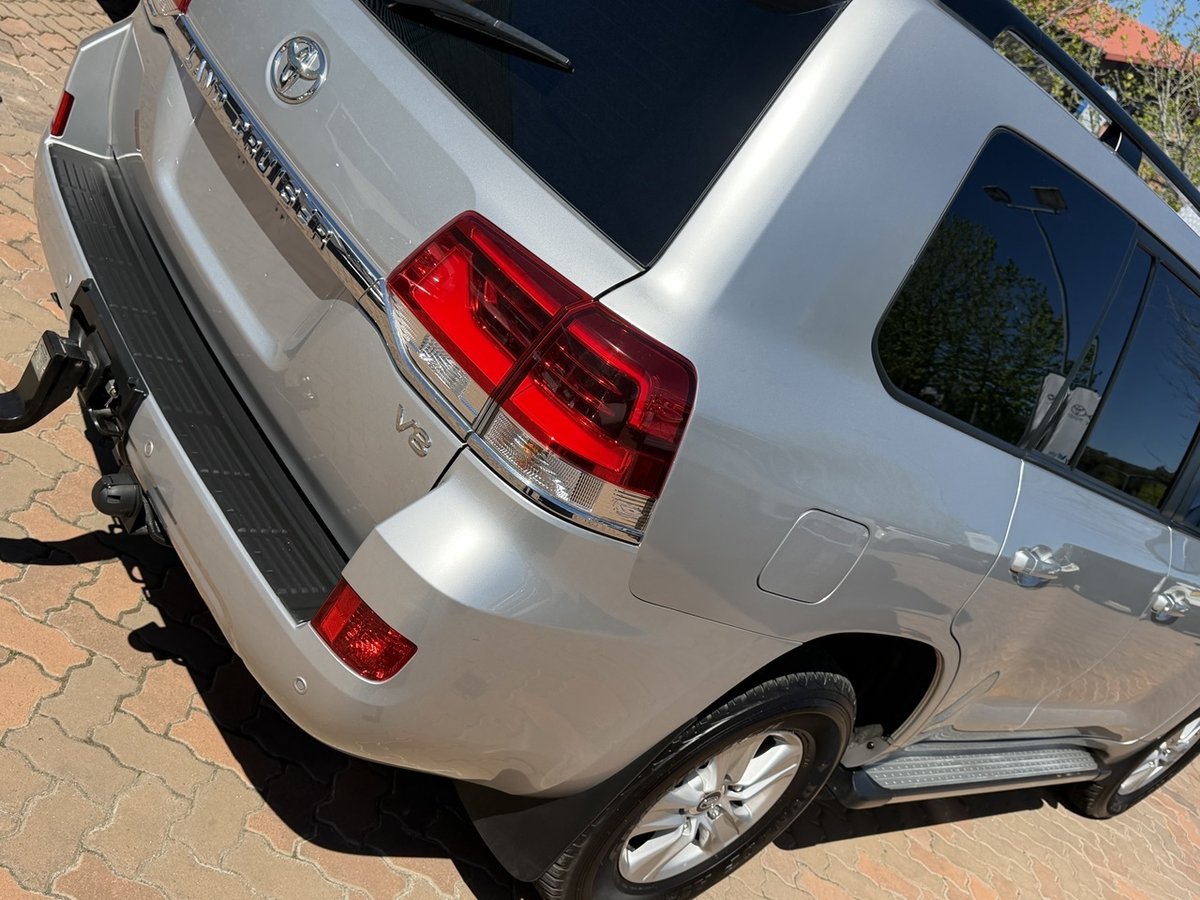 2019 Toyota Landcruiser GXL VDJ200R 4X4 Dual Range image 8