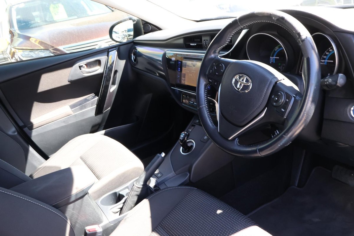2017 Toyota Corolla Hybrid ZWE186R image 15